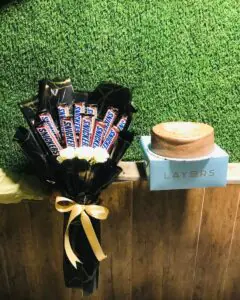 Layers Cake and Snickers Bouquet Combo