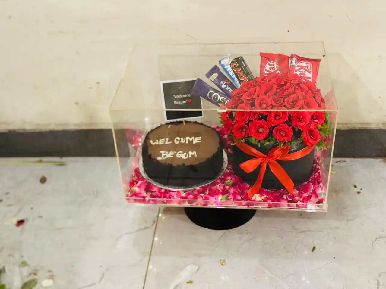 Red Rose Welcome Box