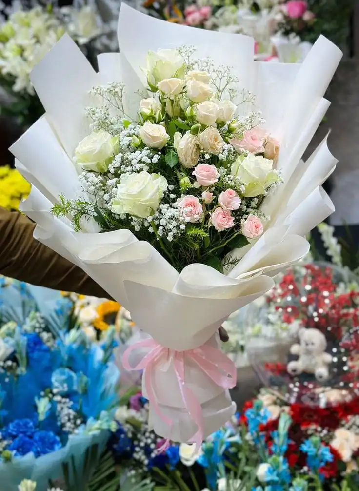 White & Pink Rose Garden Bouquet