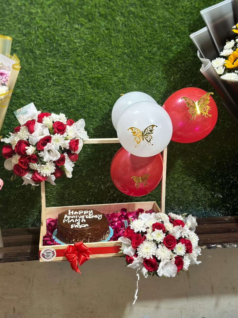 Roses & Cake Surprise Box