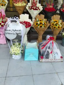 Umrah Mubarak Floral & Gift Combo