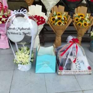 Umrah Mubarak Floral & Gift Combo