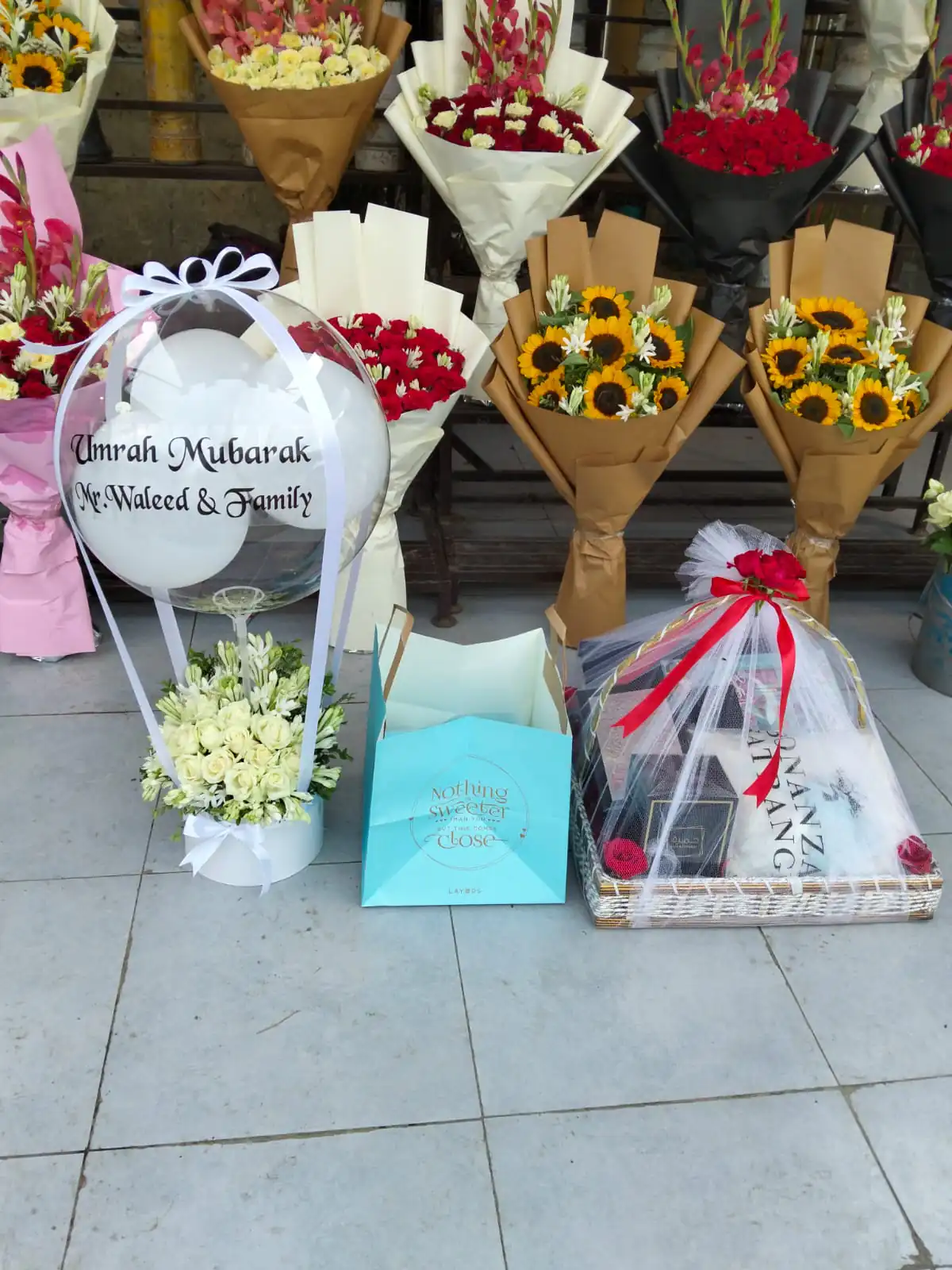 Umrah Mubarak Floral & Gift Combo