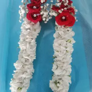 Red & White Floral Gajra Set