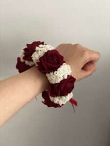 Maroon Rose & White Gajra
